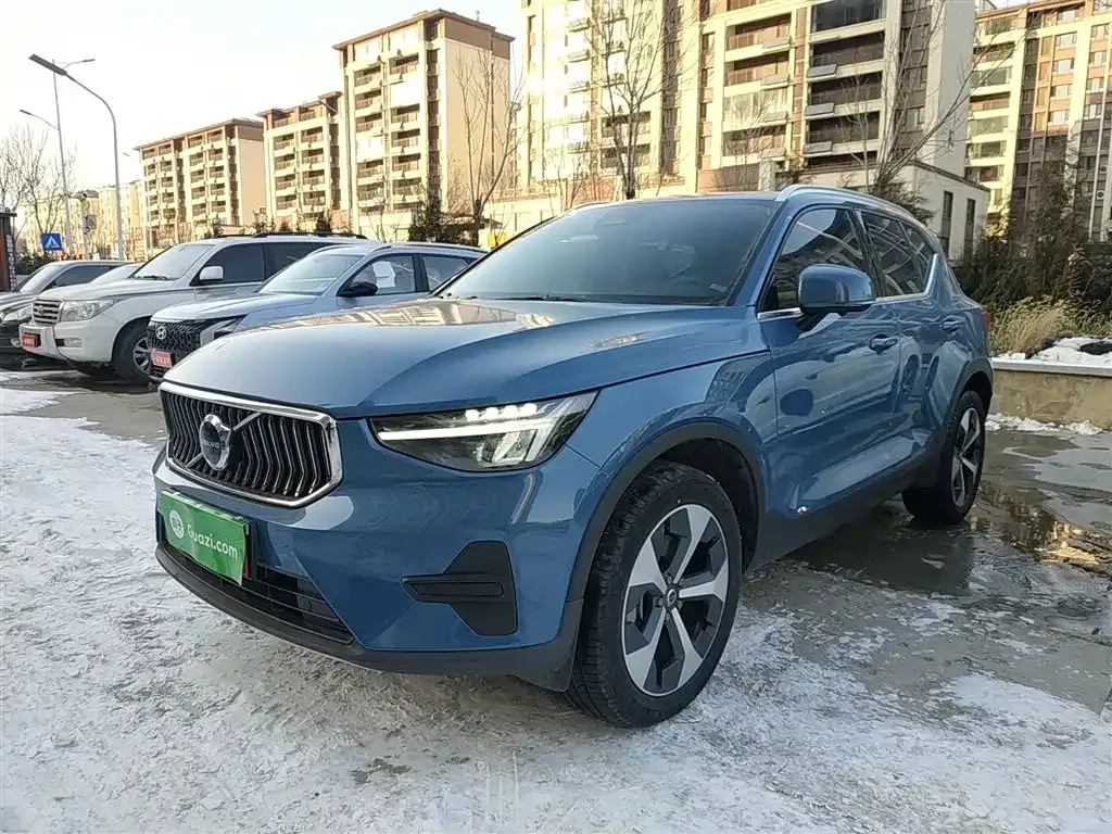 Volvo XC40 — фото 1