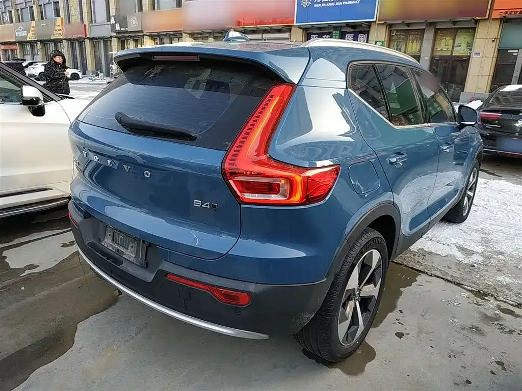 Volvo XC40 — фото 8