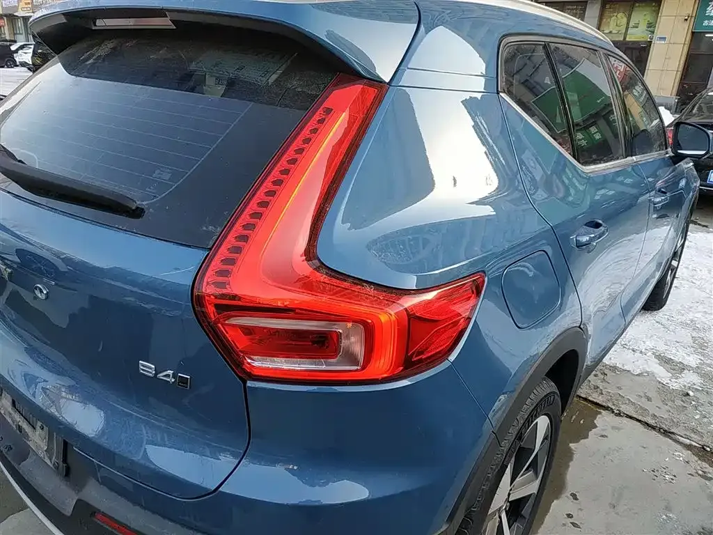 Volvo XC40 — фото 4