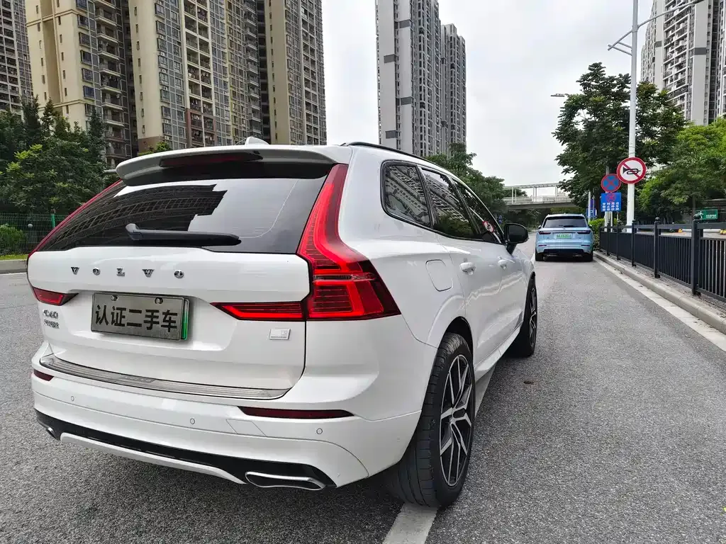 Volvo XC60 PHEV — фото 4