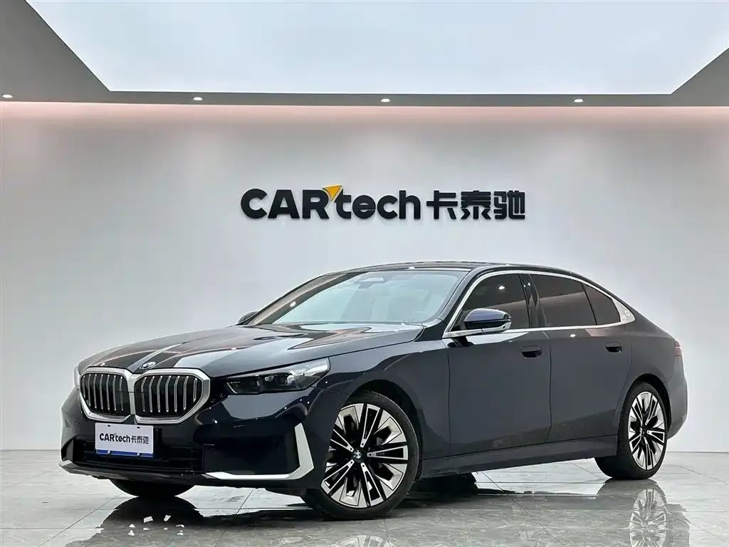 BMW 5 Series 2024 из CN, фото 1