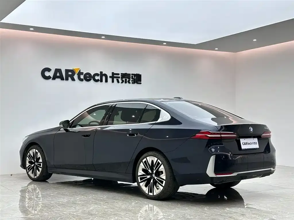 BMW 5 Series 2024 из CN, фото 4
