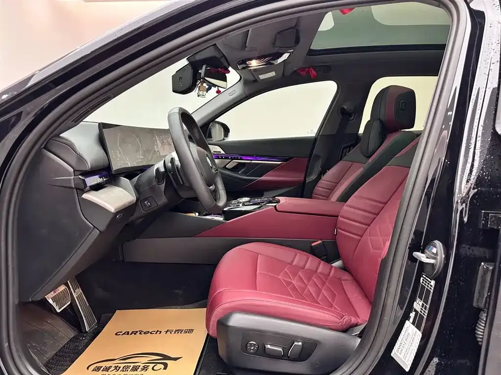 BMW 5 Series 2024 из CN, фото 9