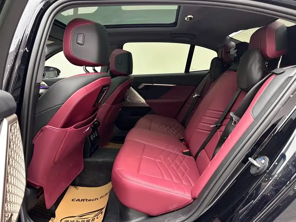 BMW 5 Series 2024 из CN, фото 8