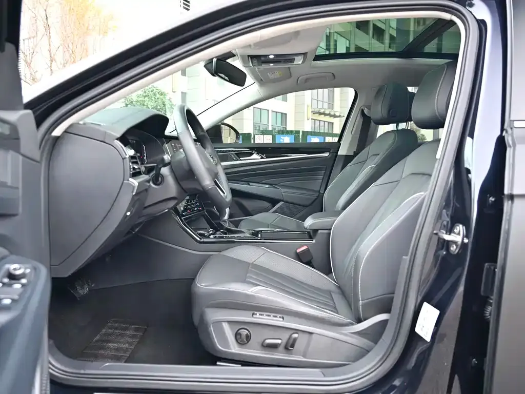 Volkswagen Passat 2024 из CN, фото 5