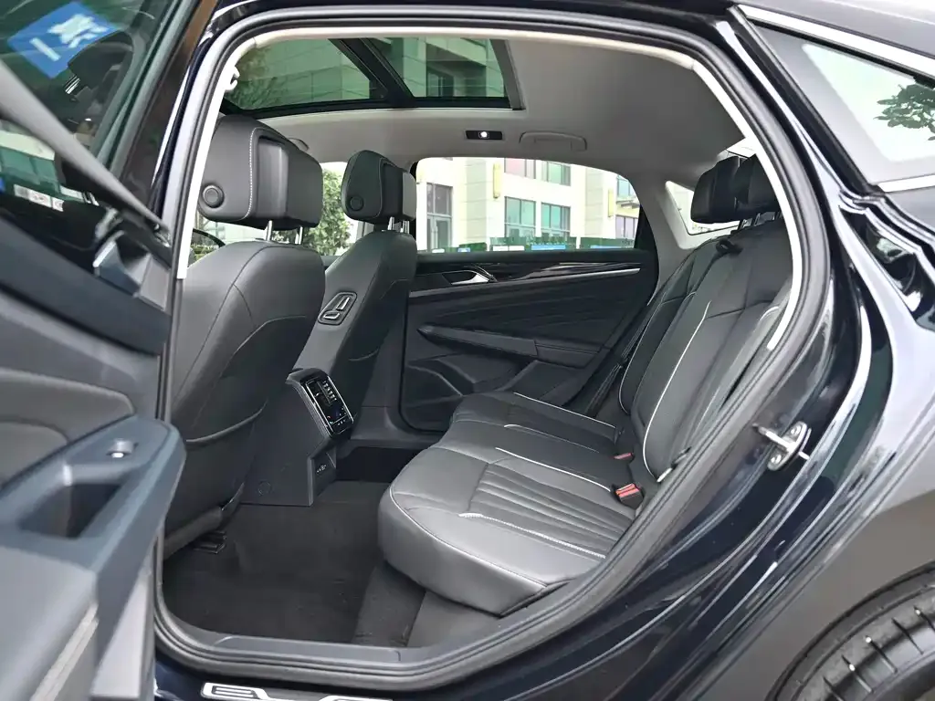 Volkswagen Passat 2024 из CN, фото 2