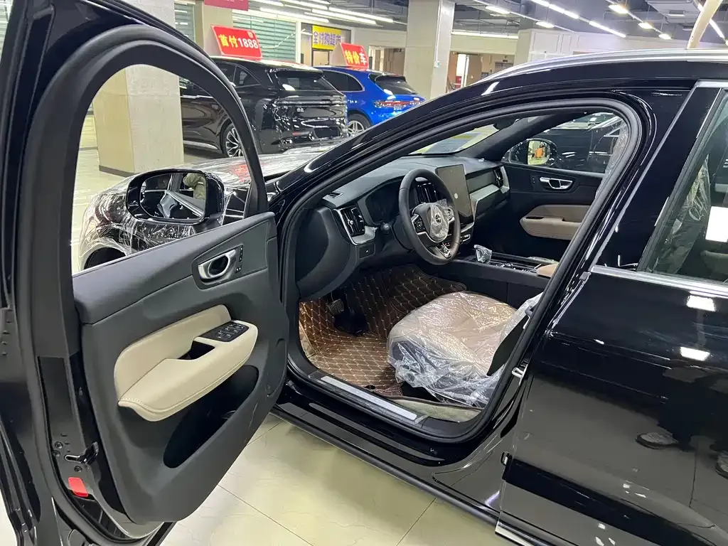 Volvo XC60 2025 из CN, фото 9