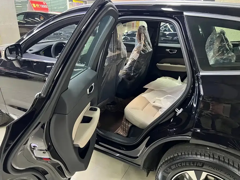 Volvo XC60 2025 из CN, фото 4