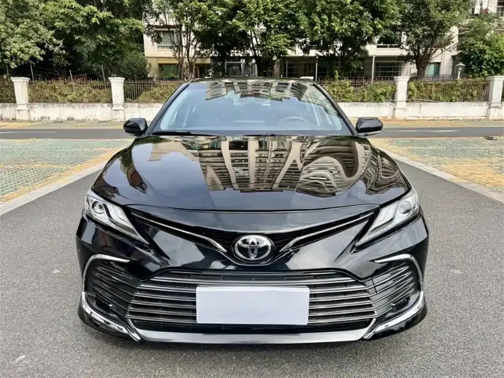 Toyota Camry — фото 2