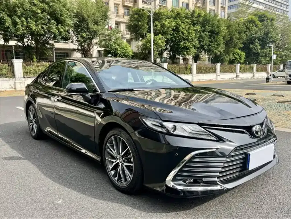 Toyota Camry — фото 3