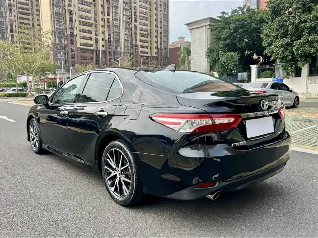 Toyota Camry — фото 7