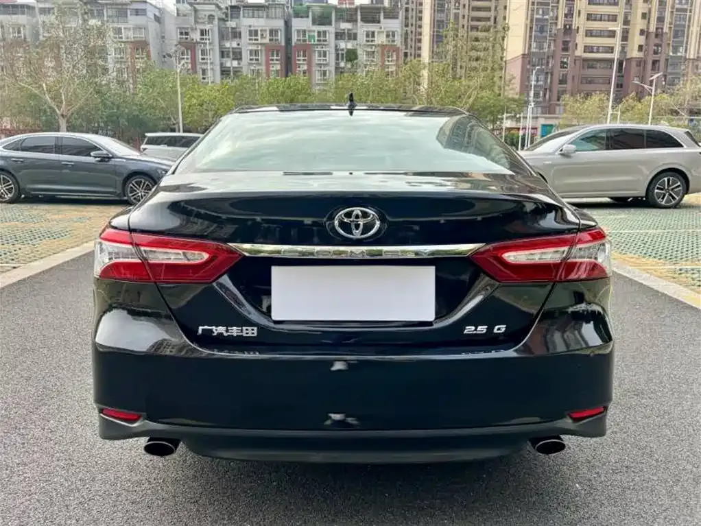 Toyota Camry — фото 8