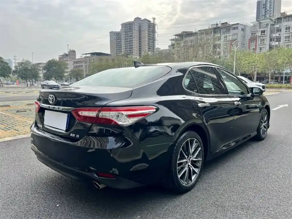 Toyota Camry — фото 9