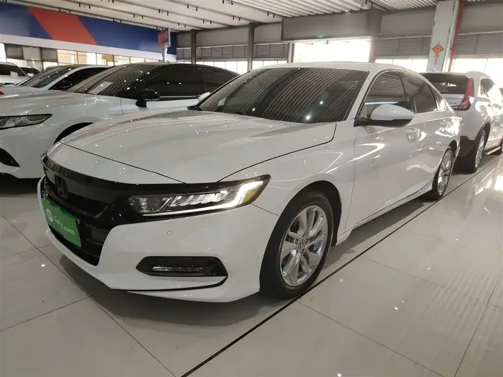 Honda Accord — фото 1