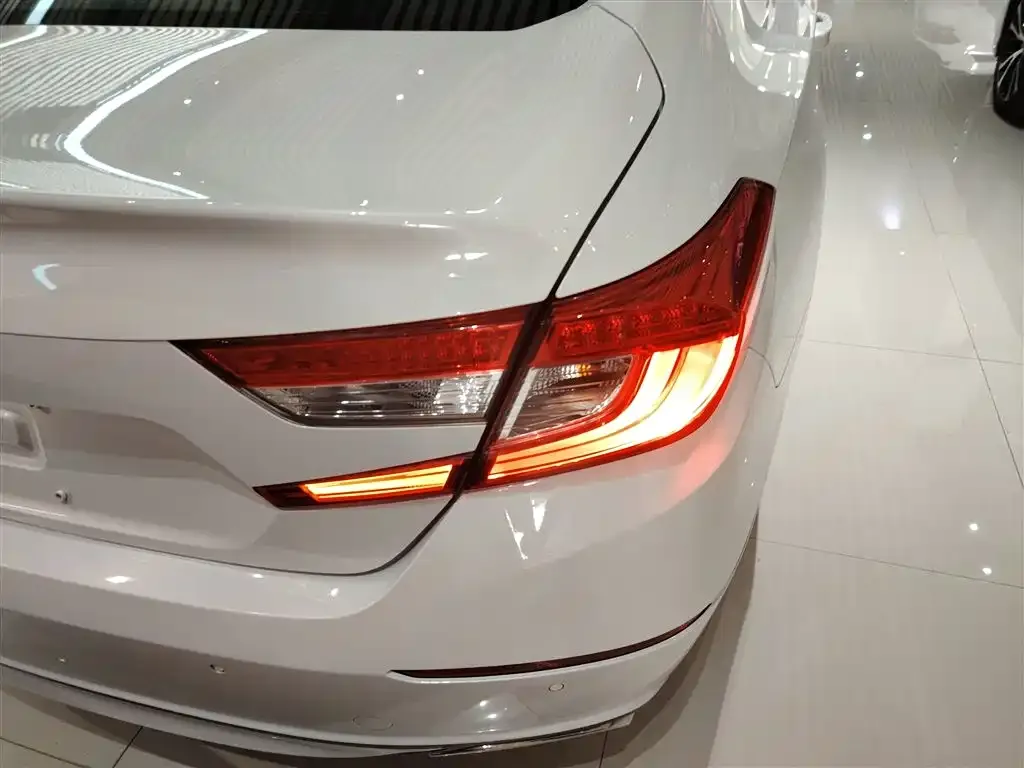 Honda Accord — фото 10