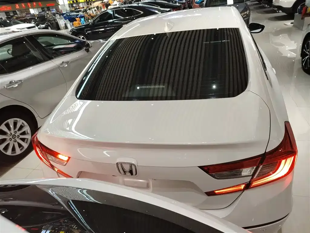 Honda Accord — фото 8