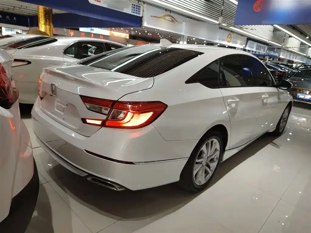 Honda Accord — фото 9