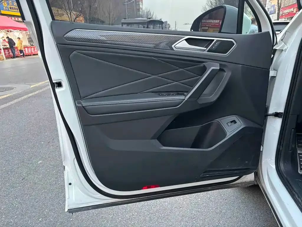 Volkswagen Tiguan L 2024 из CN, фото 4