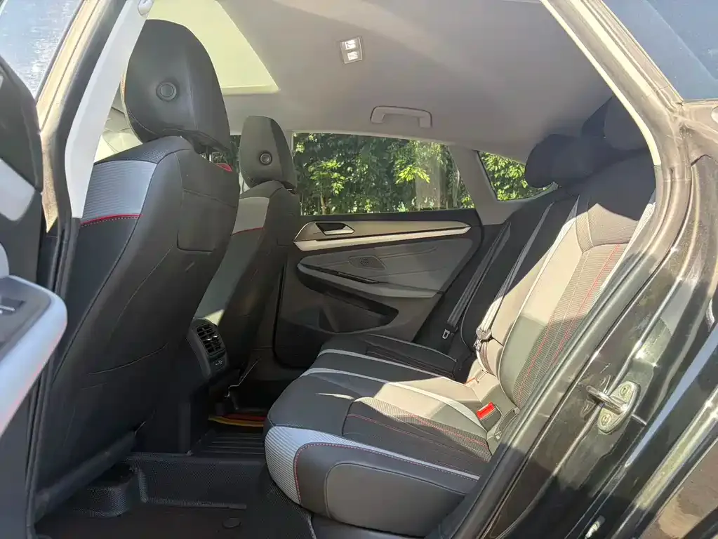 Volkswagen Lamando 2024 из CN, фото 8