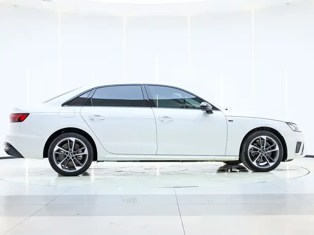 Audi A4L 2024 из CN, фото 2