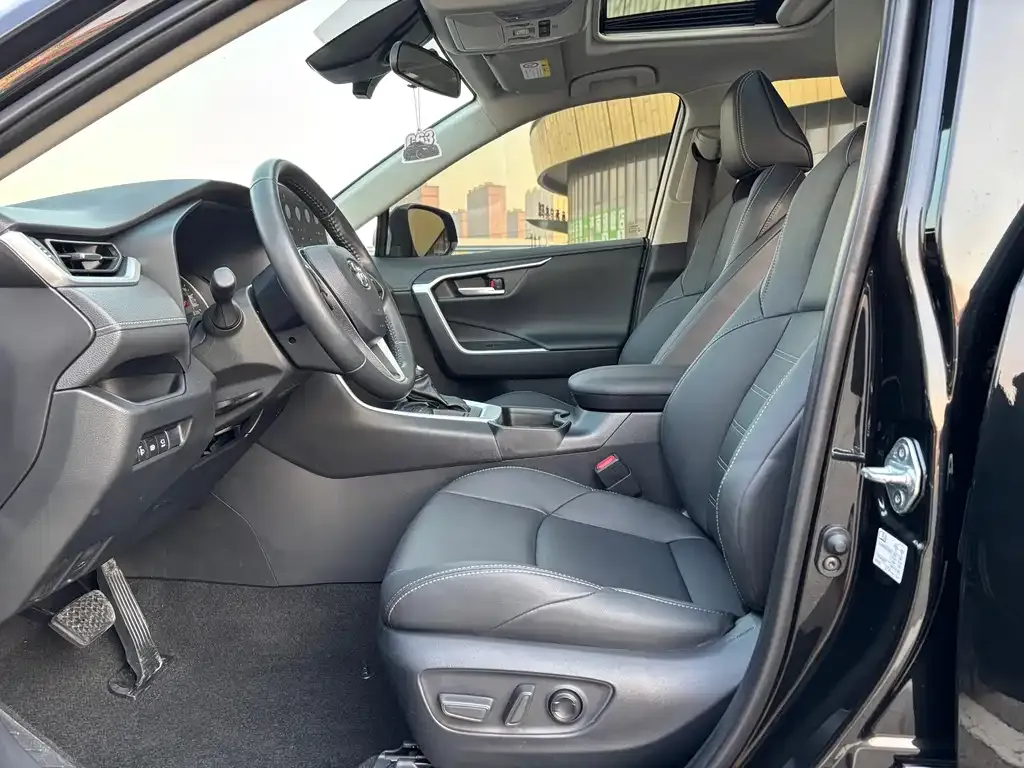 Toyota Wildlander 2023 из CN, фото 7