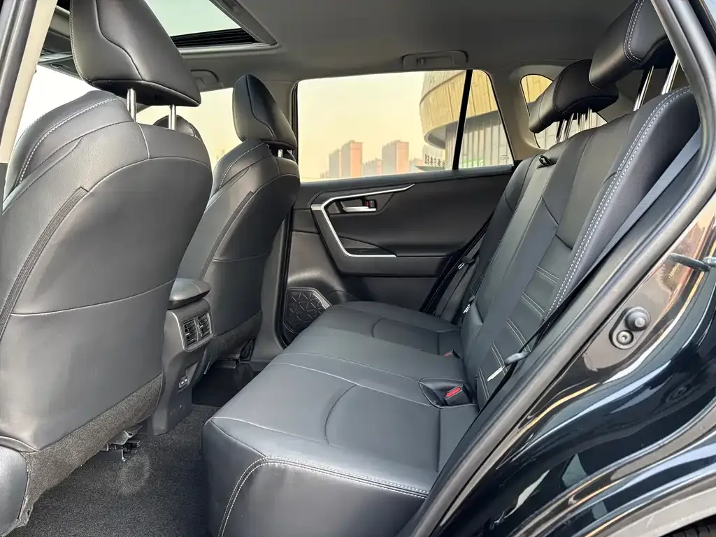 Toyota Wildlander 2023 из CN, фото 8