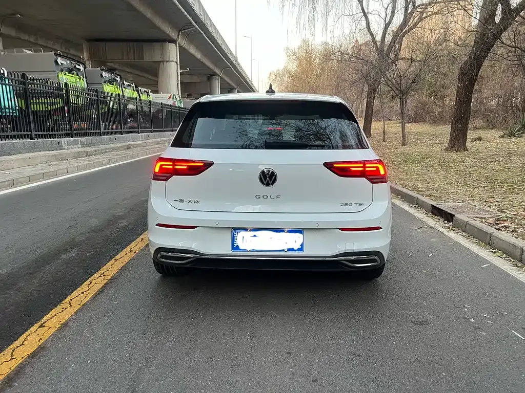 Volkswagen Golf 2024 из CN, фото 7