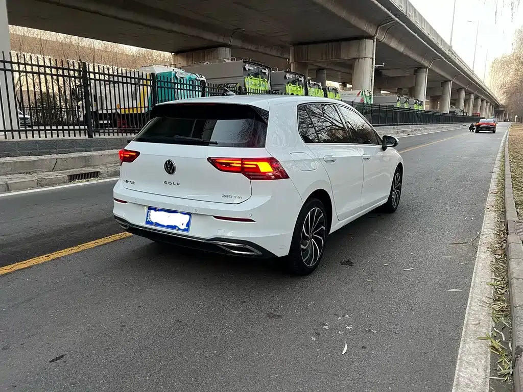 Volkswagen Golf 2024 из CN, фото 8