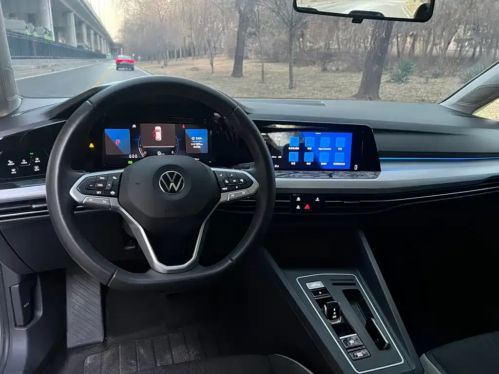 Volkswagen Golf 2024 из CN, фото 4