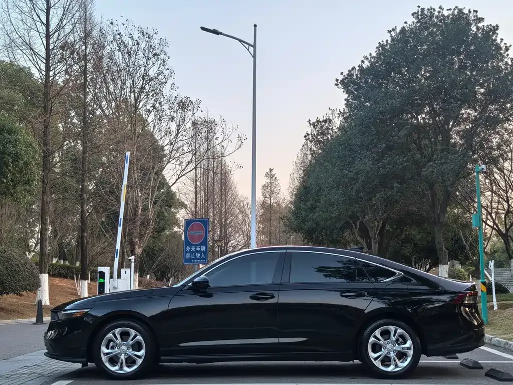 Honda Accord — фото 10