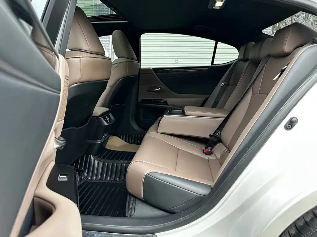 Lexus ES 2023 из CN, фото 3