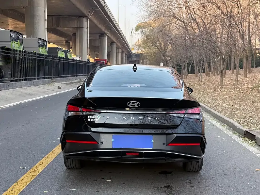 Hyundai Elantra — фото 7