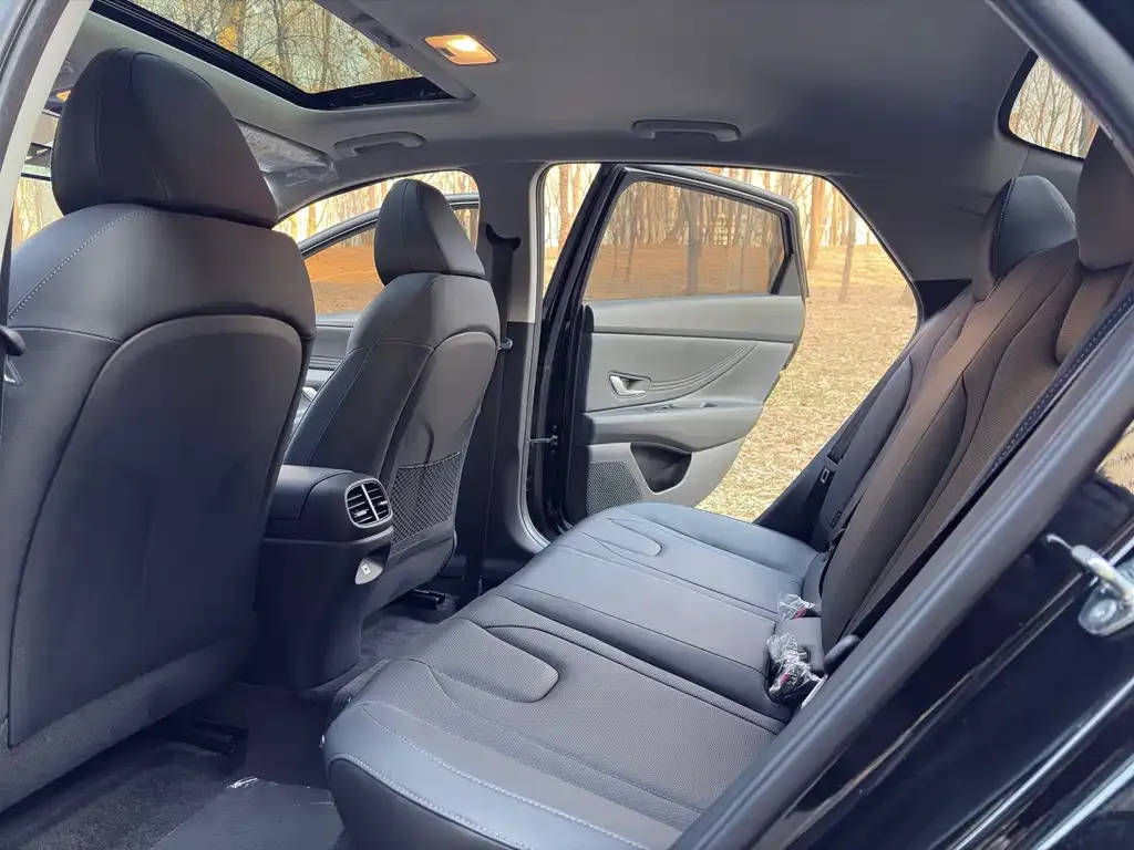 Hyundai Elantra — фото 2