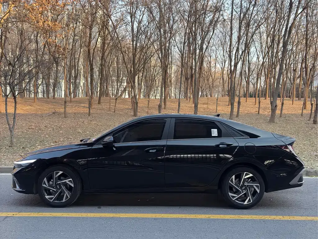 Hyundai Elantra — фото 6