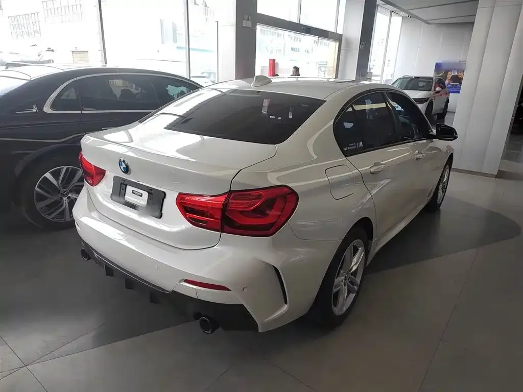 BMW 1 Series 2022 из CN, фото 4