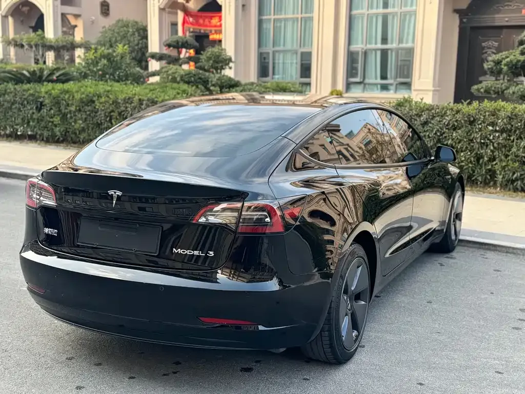 Tesla Model 3 — фото 8
