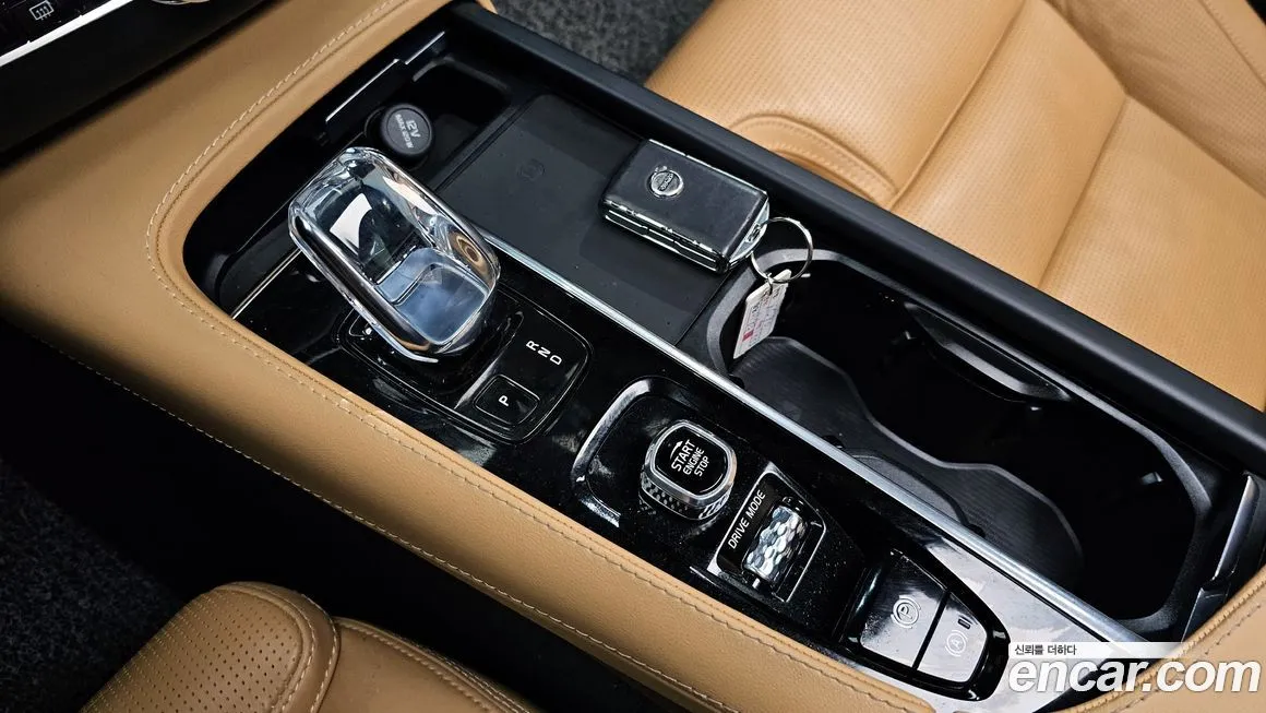 Volvo XC90 — фото 10