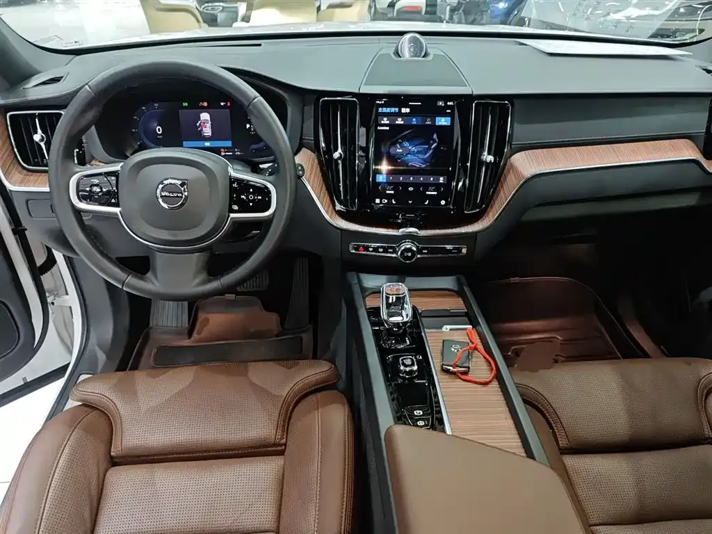 Volvo XC60 PHEV 2024 из CN, фото 6