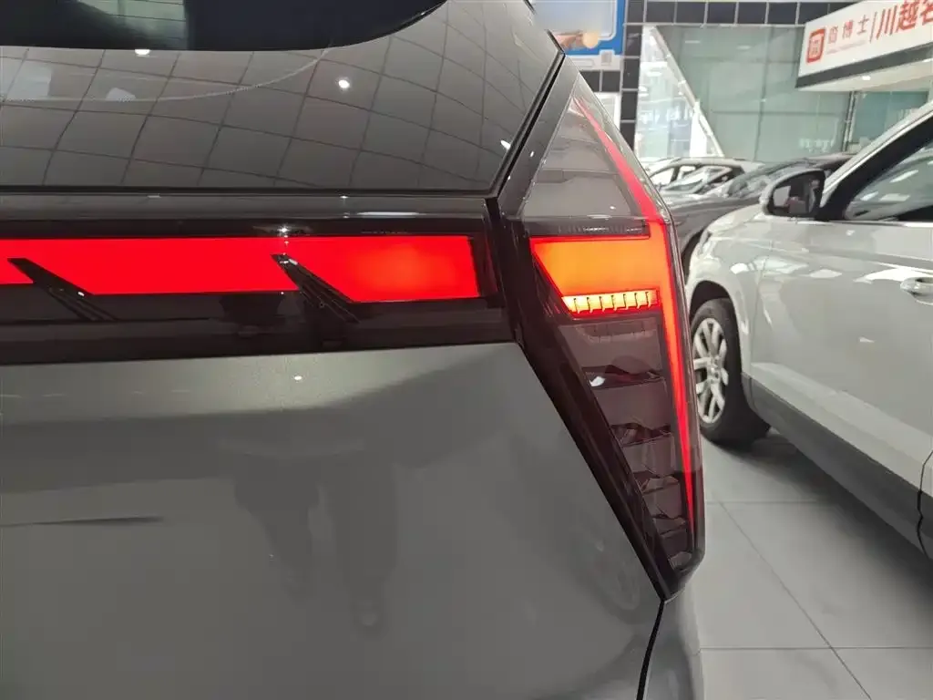 Geely Boyue L 2023 из CN, фото 2