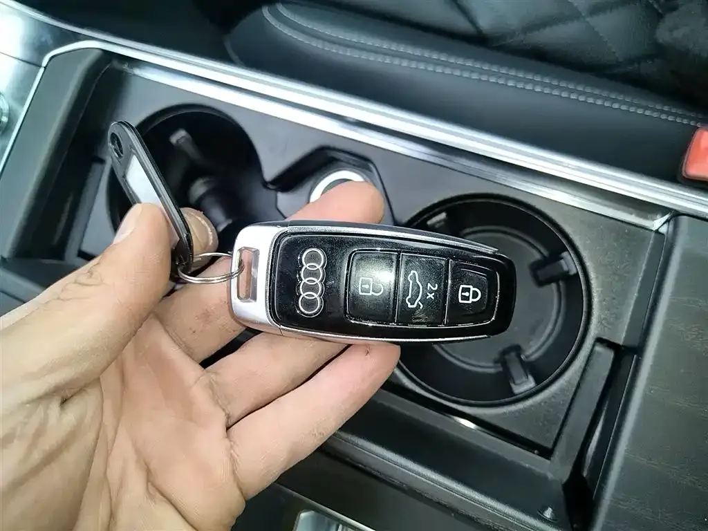 Audi A6L 2025 из CN, фото 2