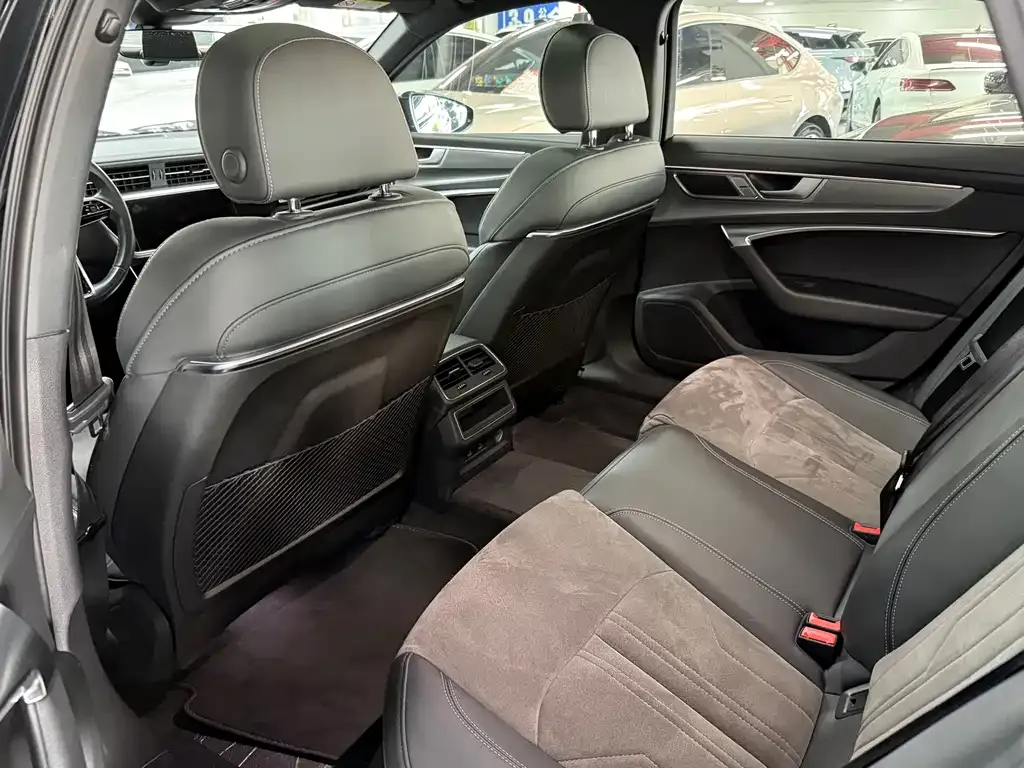 Audi A6L 2023 из CN, фото 3