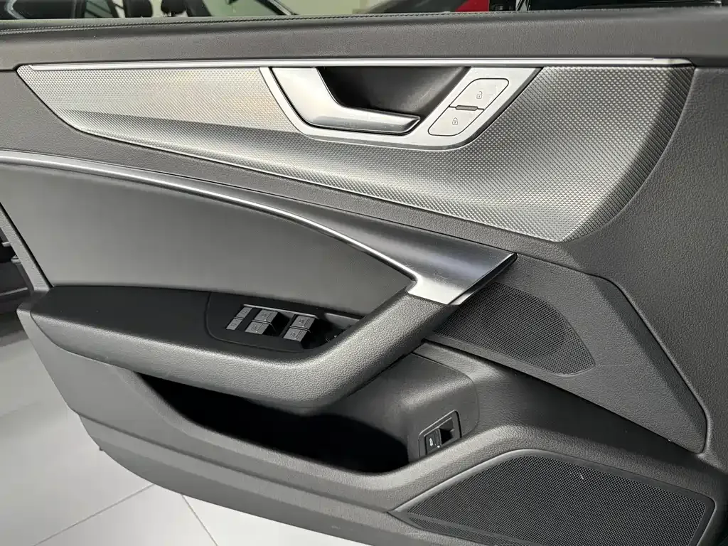 Audi A6L 2023 из CN, фото 10