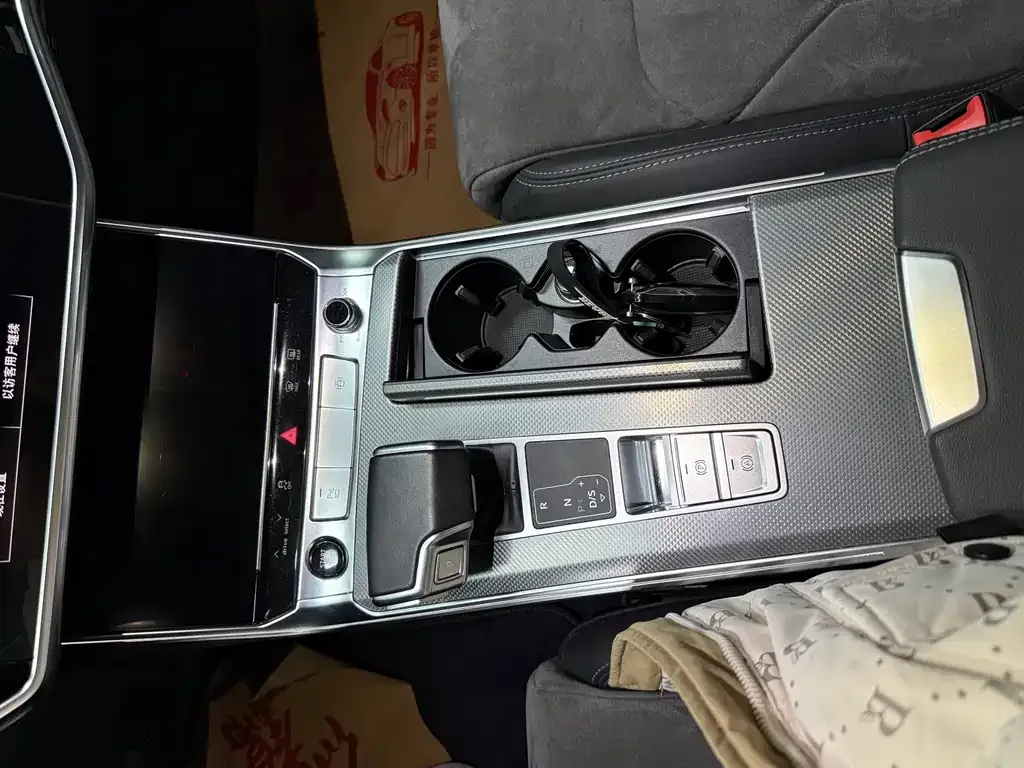 Audi A6L 2023 из CN, фото 9