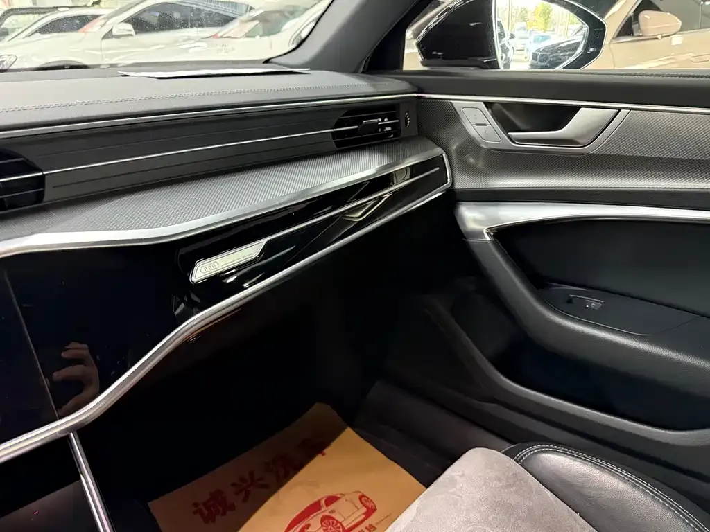 Audi A6L 2023 из CN, фото 4