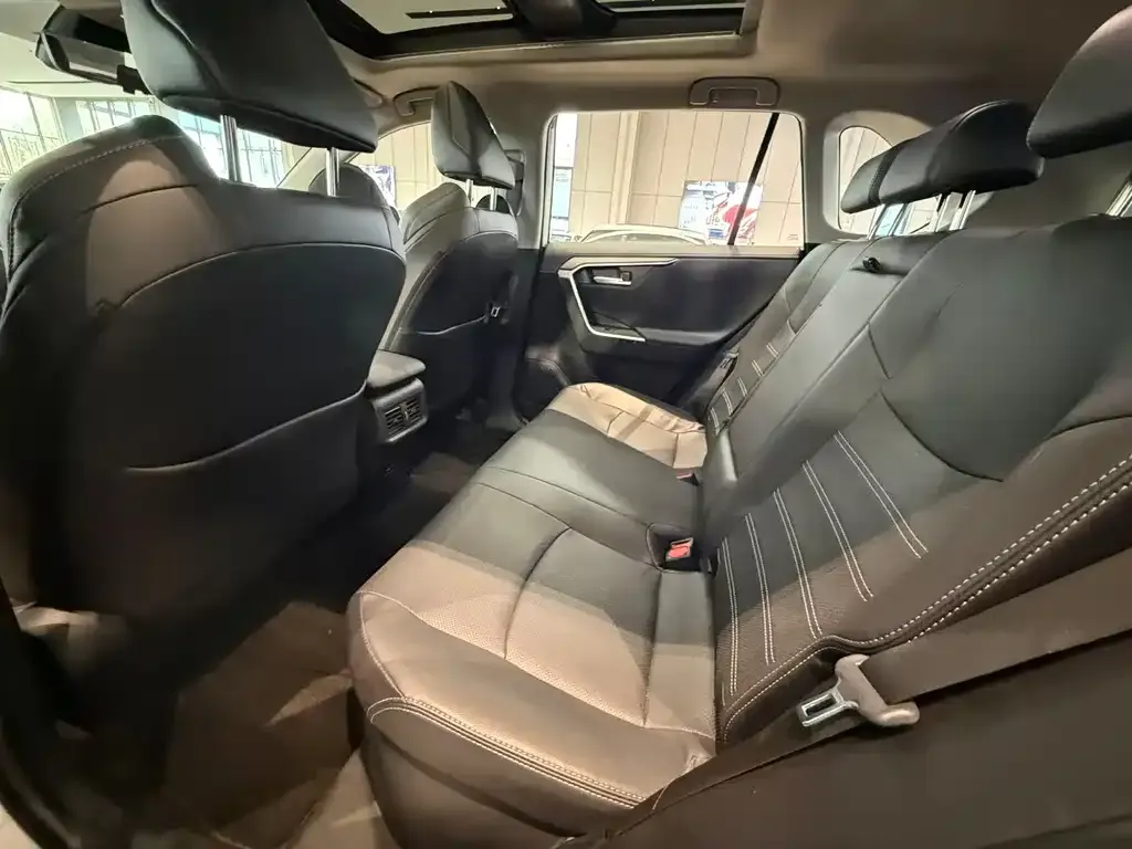 Toyota Wildlander 2023 из CN, фото 8