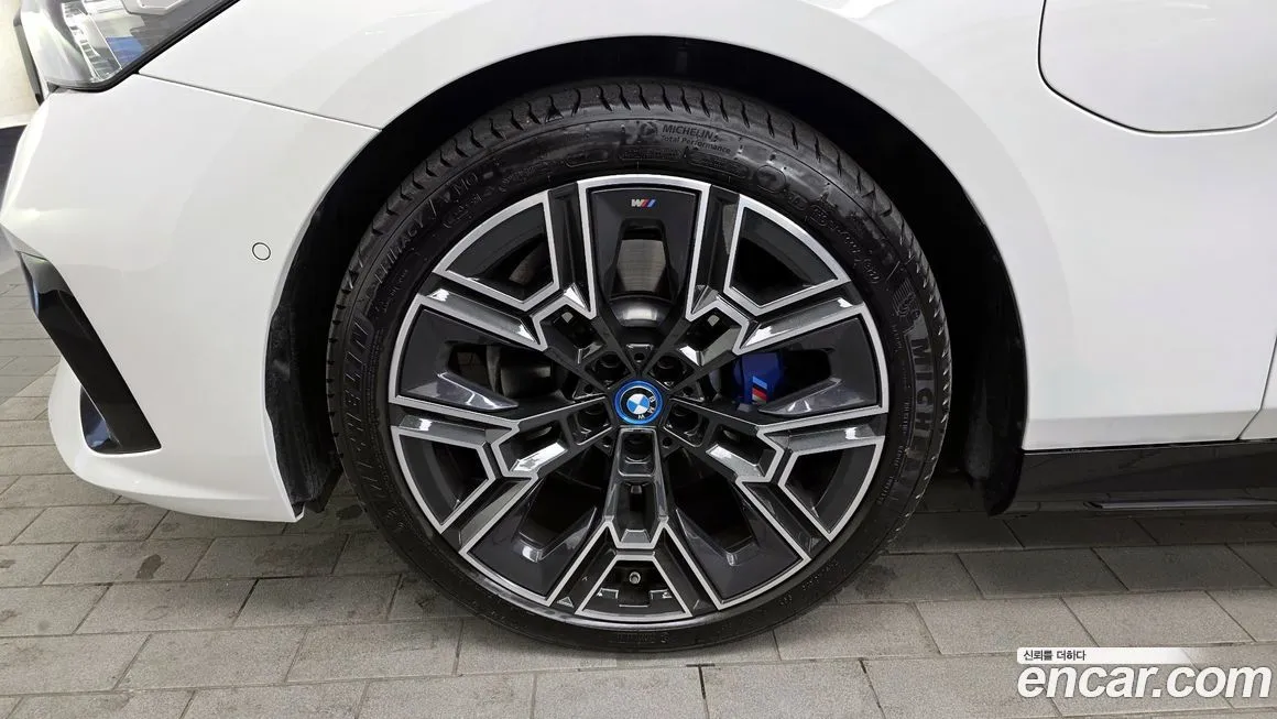BMW 5-Series 2025 из KR, фото 5