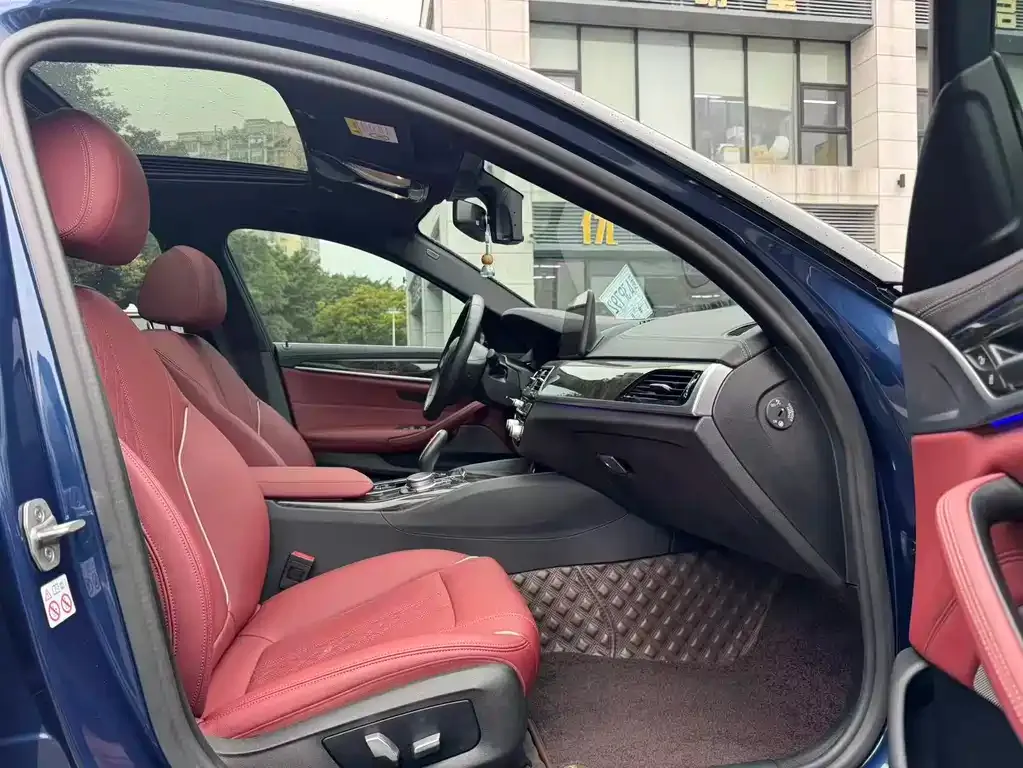 BMW 5 Series 2022 из CN, фото 8