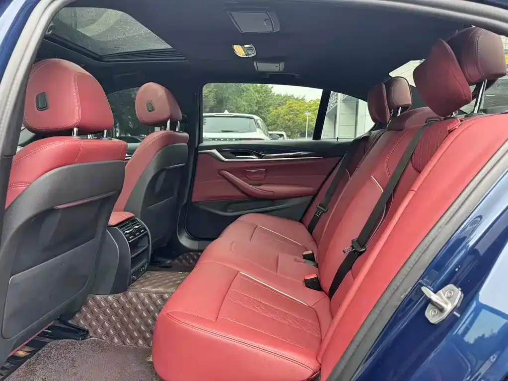 BMW 5 Series 2022 из CN, фото 2