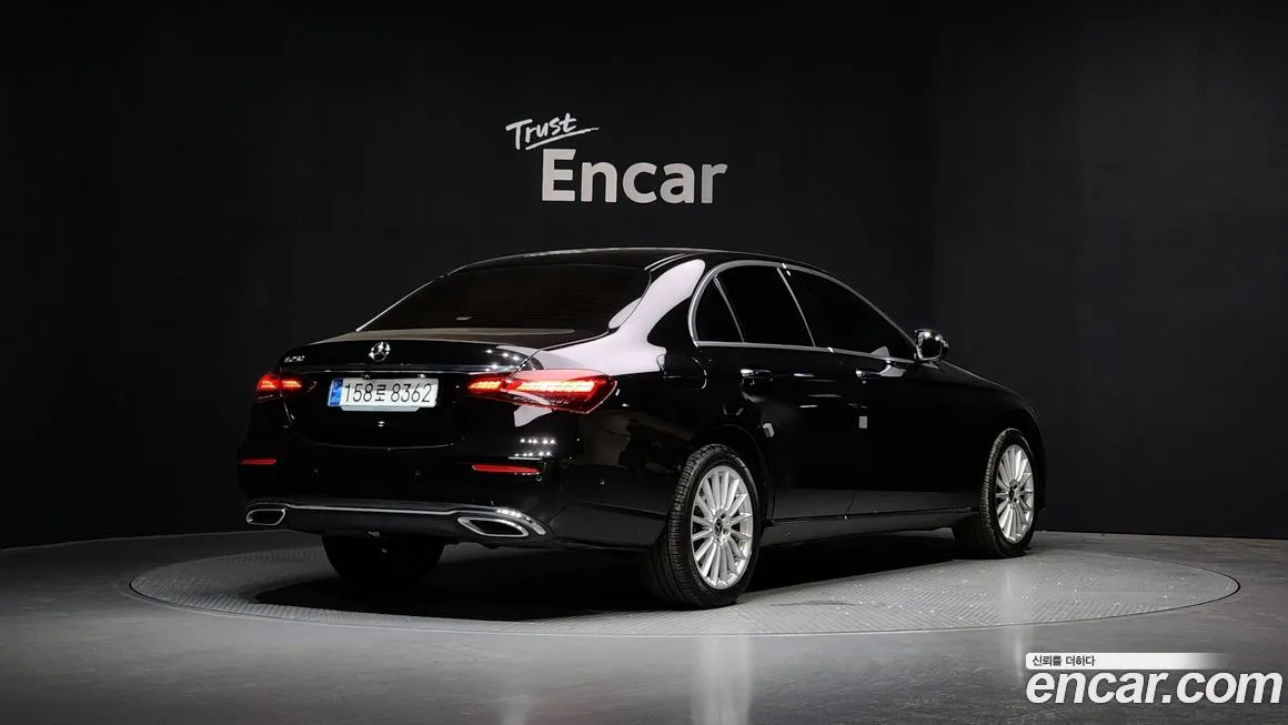 Mercedes-Benz E-Class — фото 2
