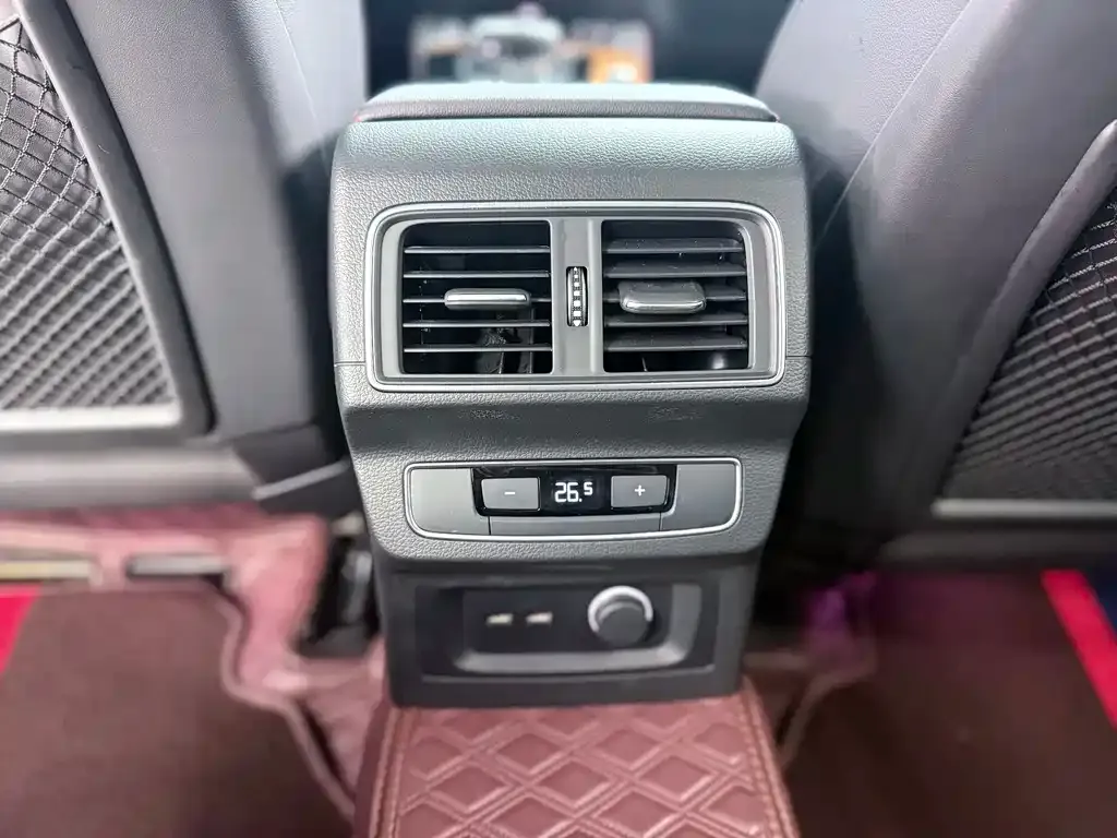 Audi Q5L — фото 6
